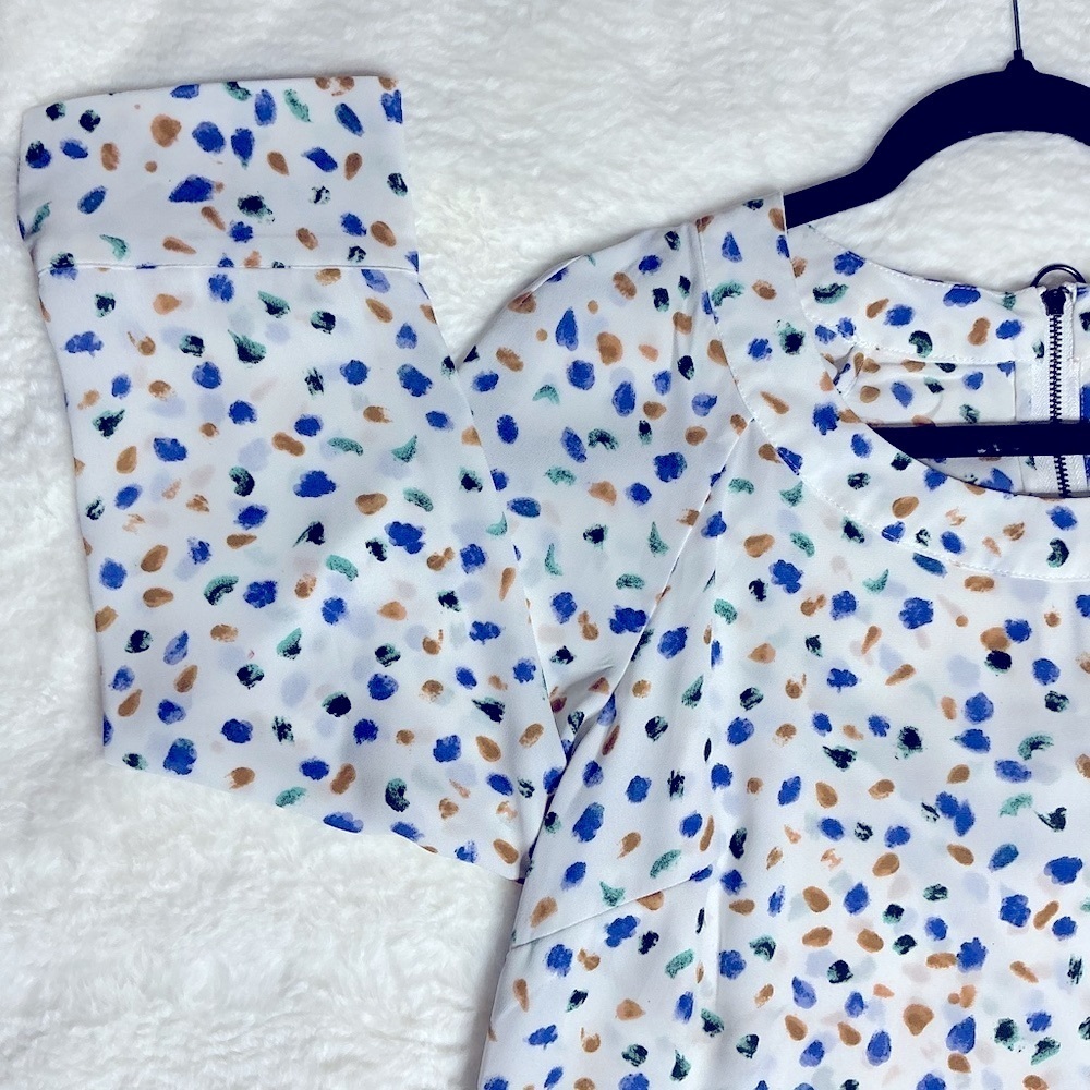 Serrín White and Blue Fitted Blouse with 3/4 Sleeves and Bib Collar - Picture 11 of 15